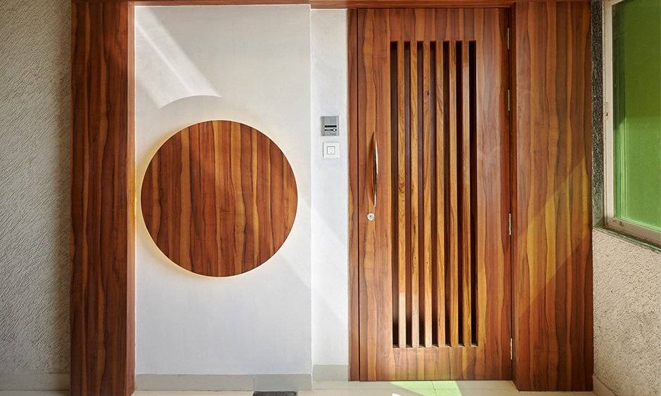 Beautiful wardrobe designed by interior contractor in mumbai