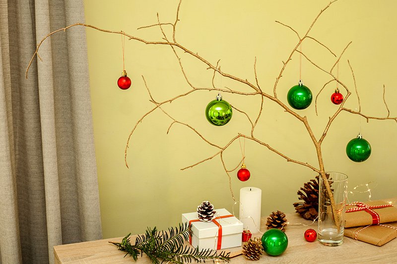 Minimalistic christmas decoration by spray printed christmas tree branch