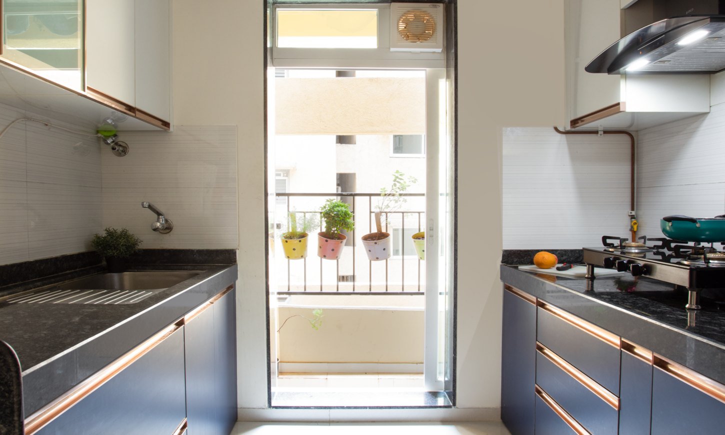 Designcafe interior designer in Wajiwada, Thane, designed an l-shaped modular kitchen with a dual-colour scheme